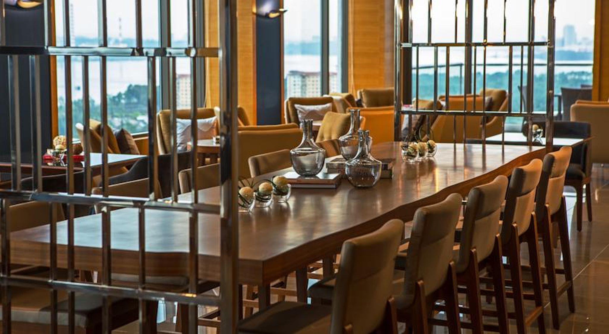 Renaissance Johor Bahru Hotel Exterior photo The Club lounge at Munich Airport