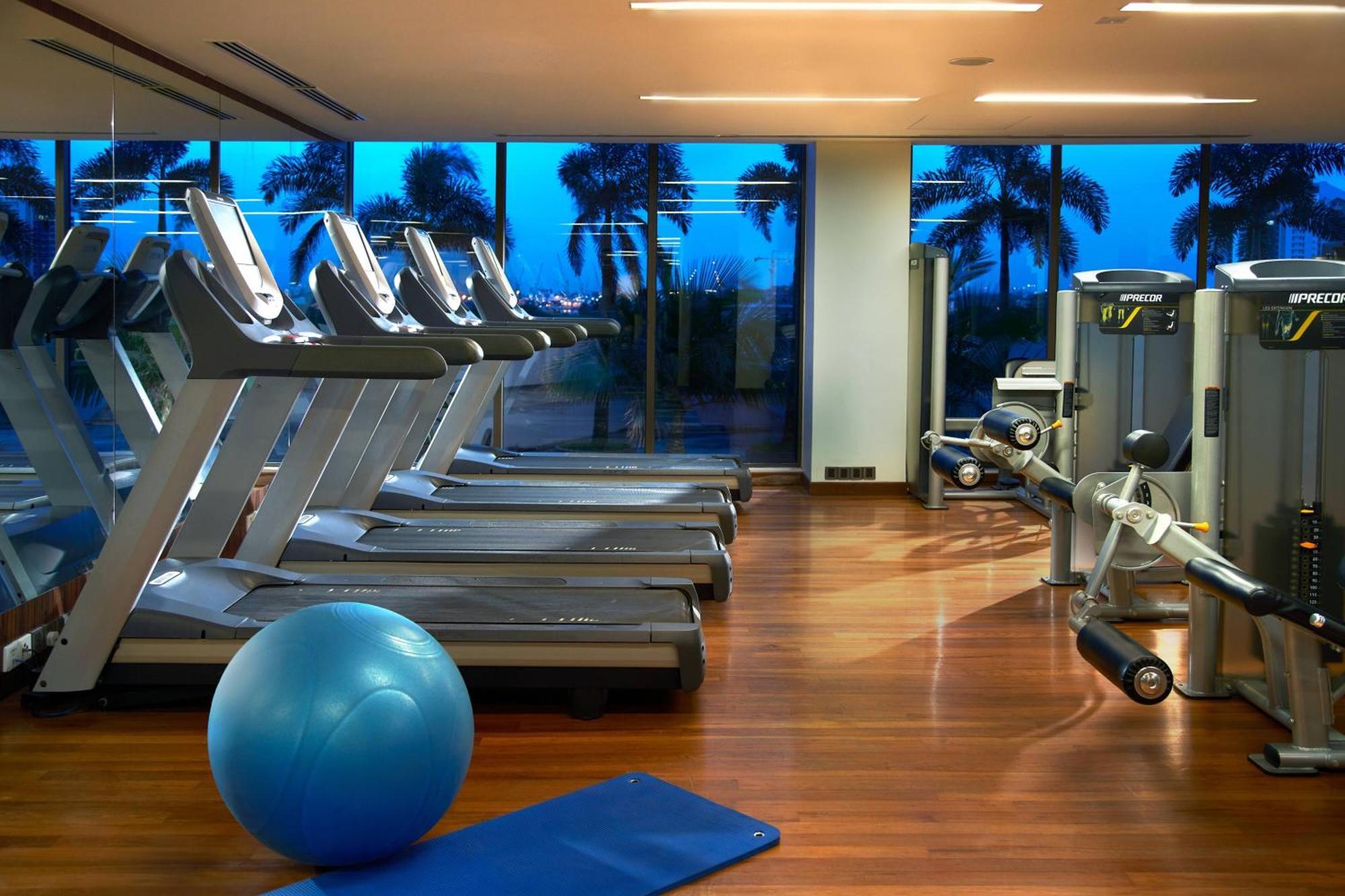 Renaissance Johor Bahru Hotel Exterior photo The gym at the Westin Dubai