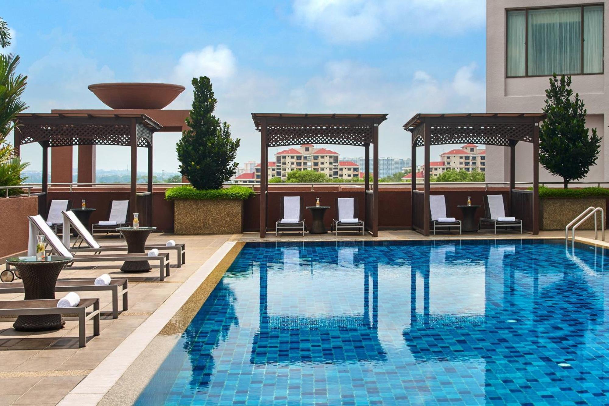 Renaissance Johor Bahru Hotel Exterior photo The pool at the hotel
